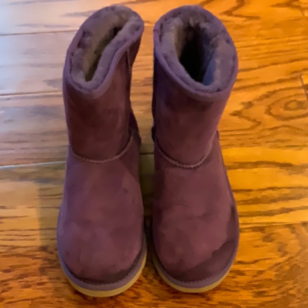 Girls size 5 purple uggs